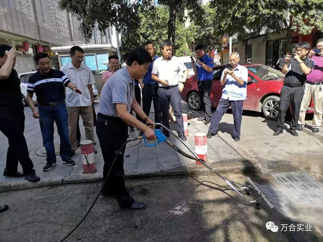 万合国际参与垃圾分类投放， 共创文明城市