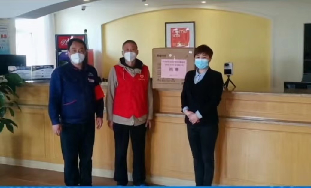 向奋战在抗疫前线的英雄致敬