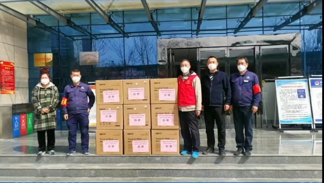 向奋战在抗疫前线的英雄致敬