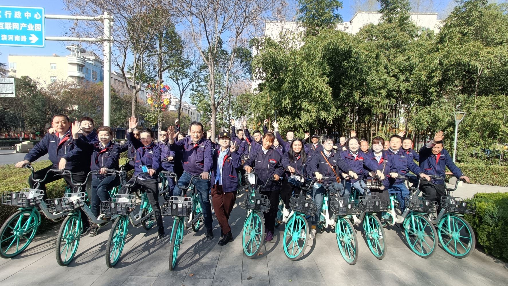 万合实业庆祝三八国际妇女节健康骑行暨一季度团建活动