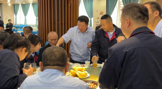 金秋送爽温情在 重阳感恩永相伴 万合实业第五届重阳节敬老爱老活动圆满举办