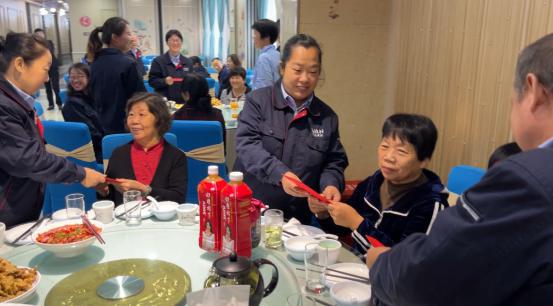 金秋送爽温情在 重阳感恩永相伴 万合实业第五届重阳节敬老爱老活动圆满举办